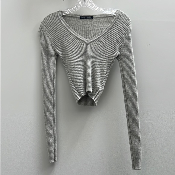 Brandy Melville Gray Ribbed V-Neck Sweater - Picture 1 of 2